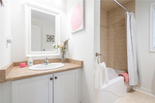 2935 Berwick Drive, Burlington, ON - Indoor Photo Showing Bathroom