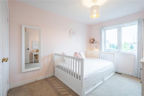 2935 Berwick Drive, Burlington, ON - Indoor Photo Showing Bedroom