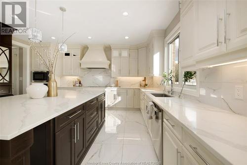 4098 St. Francis Crescent, Lasalle, ON - Indoor Photo Showing Kitchen With Upgraded Kitchen