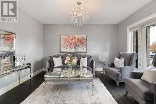 4098 St. Francis Crescent, Lasalle, ON - Indoor Photo Showing Living Room