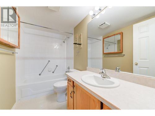 200 Hollywood Road Unit# 203, Kelowna, BC - Indoor Photo Showing Bathroom