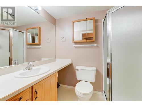 200 Hollywood Road Unit# 203, Kelowna, BC - Indoor Photo Showing Bathroom