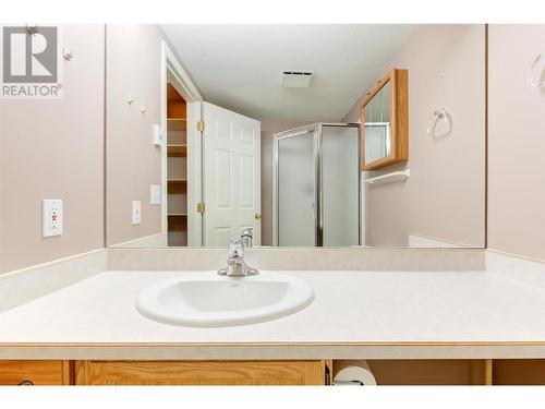 200 Hollywood Road Unit# 203, Kelowna, BC - Indoor Photo Showing Bathroom