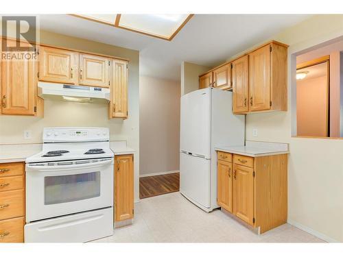 200 Hollywood Road Unit# 203, Kelowna, BC - Indoor Photo Showing Kitchen