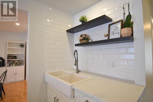 21 Timberlane Crescent, Central Elgin (Lynhurst), ON - Indoor Photo Showing Kitchen With Double Sink