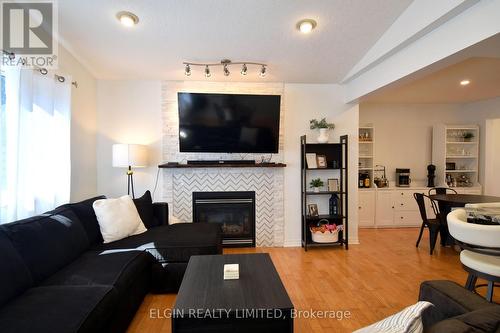 21 Timberlane Crescent, Central Elgin (Lynhurst), ON - Indoor Photo Showing Living Room With Fireplace