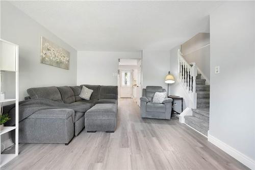 25 Linfield Drive|Unit #61, St. Catharines, ON - Indoor Photo Showing Living Room