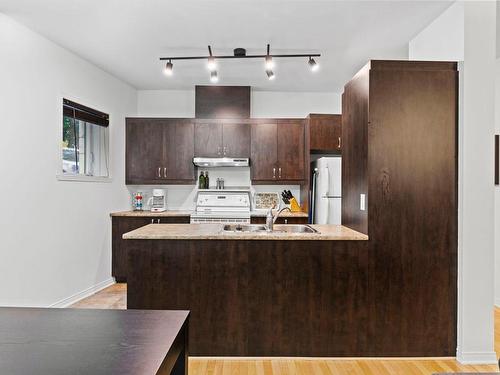 Cuisine - 1-614 Rue St-Philippe, Montréal (Le Sud-Ouest), QC - Indoor Photo Showing Kitchen With Double Sink