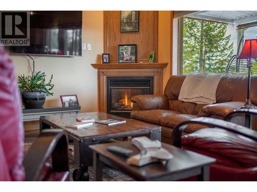 3329 Mt Fisher  Drive, Cranbrook, BC - Indoor Photo Showing Living Room With Fireplace