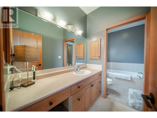 3329 Mt Fisher  Drive, Cranbrook, BC - Indoor Photo Showing Bathroom