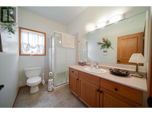 3329 Mt Fisher  Drive, Cranbrook, BC - Indoor Photo Showing Bathroom