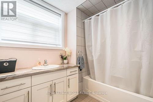 A - 489 East Avenue, Kitchener, ON - Indoor Photo Showing Bathroom