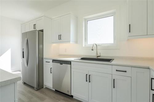 41 Falcon Drive, New Bothwell, MB - Indoor Photo Showing Kitchen With Stainless Steel Kitchen With Upgraded Kitchen