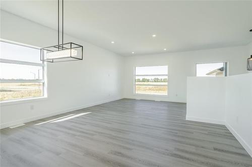 41 Falcon Drive, New Bothwell, MB - Indoor Photo Showing Other Room