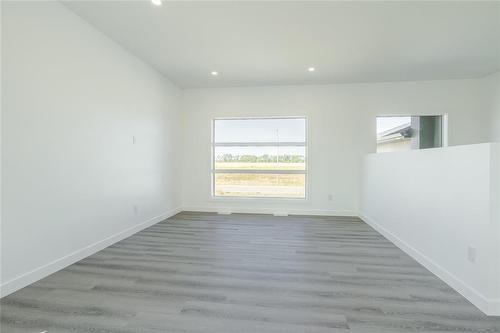 41 Falcon Drive, New Bothwell, MB - Indoor Photo Showing Other Room