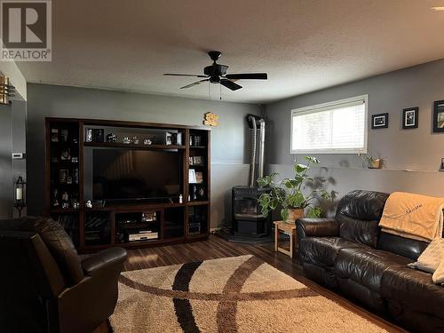 474 Tunasa Drive, Fraser Lake, BC - Indoor Photo Showing Living Room