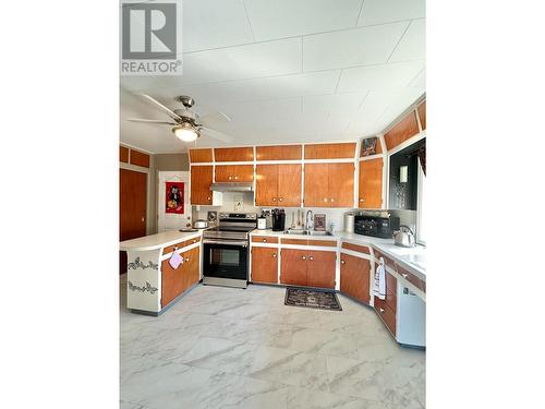 390 N Third Avenue, Williams Lake, BC - Indoor Photo Showing Kitchen With Double Sink