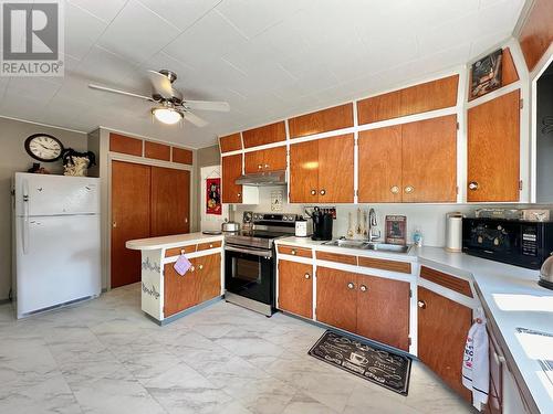 390 N Third Avenue, Williams Lake, BC - Indoor Photo Showing Kitchen With Double Sink