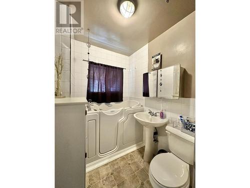 390 N Third Avenue, Williams Lake, BC - Indoor Photo Showing Bathroom