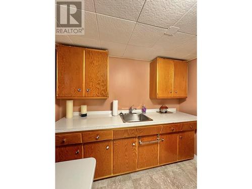 390 N Third Avenue, Williams Lake, BC - Indoor Photo Showing Kitchen