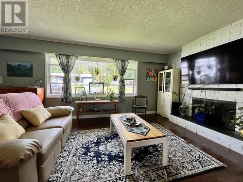 1035 Pigeon Avenue, Williams Lake, BC - Indoor Photo Showing Living Room With Fireplace