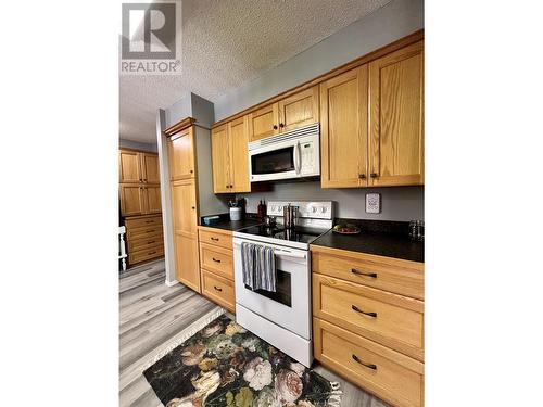 1035 Pigeon Avenue, Williams Lake, BC - Indoor Photo Showing Kitchen