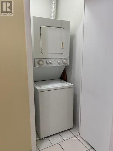 2106 - 231 Fort York Boulevard, Toronto (Niagara), ON - Indoor Photo Showing Laundry Room