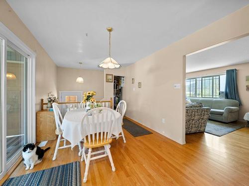 2596 Aberdeen Road, Merritt, BC - Indoor Photo Showing Dining Room