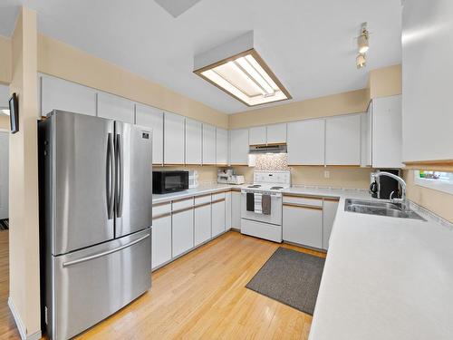 2596 Aberdeen Road, Merritt, BC - Indoor Photo Showing Kitchen With Double Sink