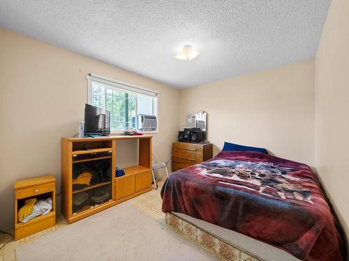 2596 Aberdeen Road, Merritt, BC - Indoor Photo Showing Bedroom