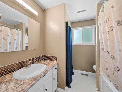 2596 Aberdeen Road, Merritt, BC - Indoor Photo Showing Bathroom