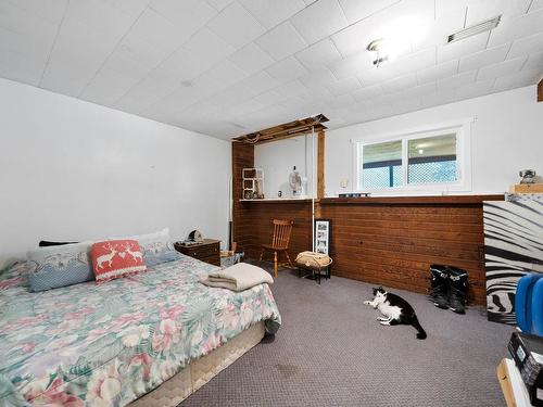 2596 Aberdeen Road, Merritt, BC - Indoor Photo Showing Bedroom