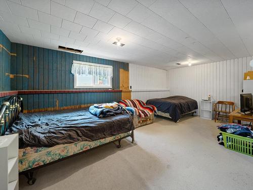 2596 Aberdeen Road, Merritt, BC - Indoor Photo Showing Bedroom