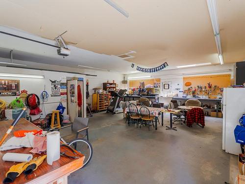 2596 Aberdeen Road, Merritt, BC - Indoor Photo Showing Garage