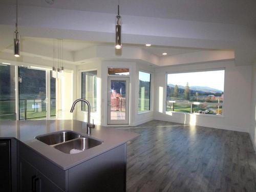 311-651 Dunes Drive, Kamloops, BC - Indoor Photo Showing Kitchen With Double Sink