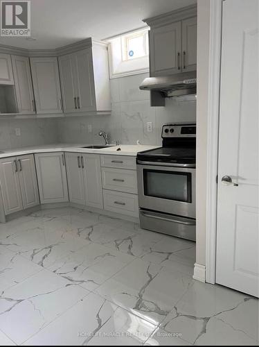 #Lower - 18 Gosling Street, Brampton (Bram West), ON - Indoor Photo Showing Kitchen