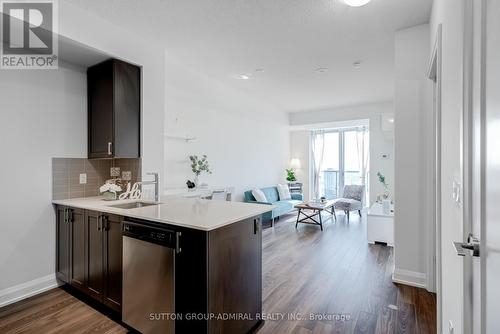 2402 - 18 Graydon Hall Drive, Toronto (Parkwoods-Donalda), ON - Indoor Photo Showing Kitchen