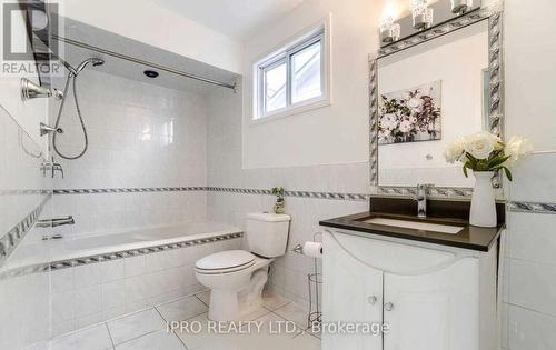 416 Hansen Road N, Brampton (Madoc), ON - Indoor Photo Showing Bathroom