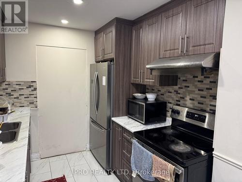 416 Hansen Road N, Brampton, ON - Indoor Photo Showing Kitchen