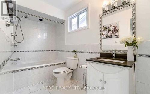 416 Hansen Road N, Brampton, ON - Indoor Photo Showing Bathroom