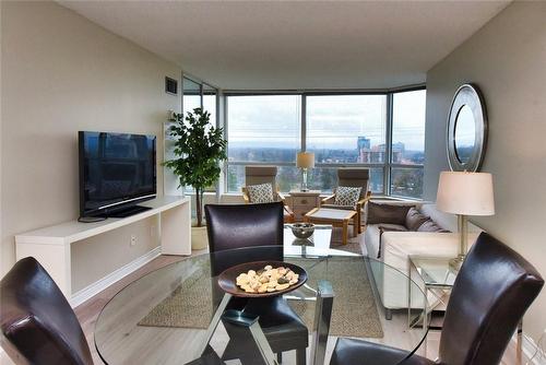 1276 Maple Crossing Boulevard|Unit #1508, Burlington, ON - Indoor Photo Showing Living Room