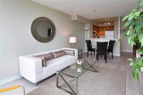 1276 Maple Crossing Boulevard|Unit #1508, Burlington, ON - Indoor Photo Showing Living Room