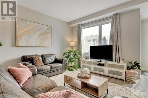 18 Caspian Row, Stittsville, ON - Indoor Photo Showing Living Room