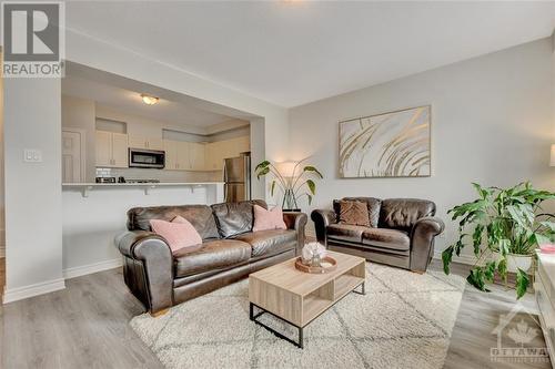 18 Caspian Row, Stittsville, ON - Indoor Photo Showing Living Room