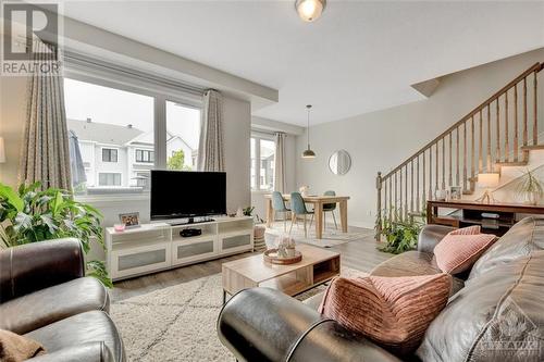 18 Caspian Row, Stittsville, ON - Indoor Photo Showing Living Room