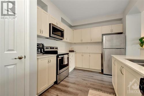 18 Caspian Row, Stittsville, ON - Indoor Photo Showing Kitchen With Stainless Steel Kitchen With Double Sink