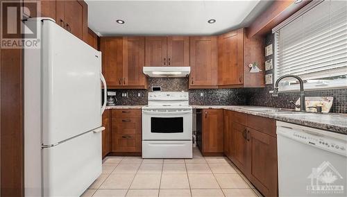 26 Melanie Crescent, Ottawa, ON - Indoor Photo Showing Kitchen