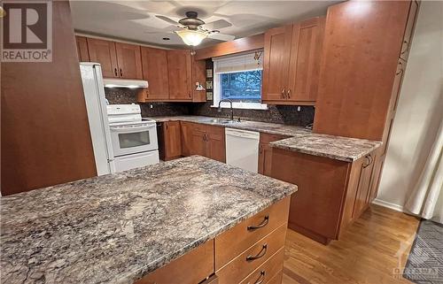 26 Melanie Crescent, Ottawa, ON - Indoor Photo Showing Kitchen With Double Sink