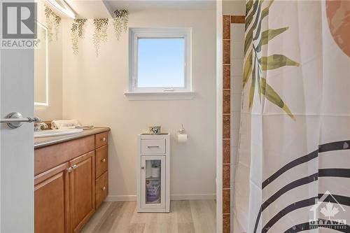 26 Melanie Crescent, Ottawa, ON - Indoor Photo Showing Bathroom