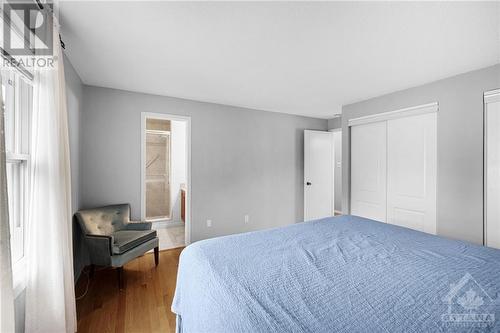 15 Hobbs Avenue, Ottawa, ON - Indoor Photo Showing Bedroom